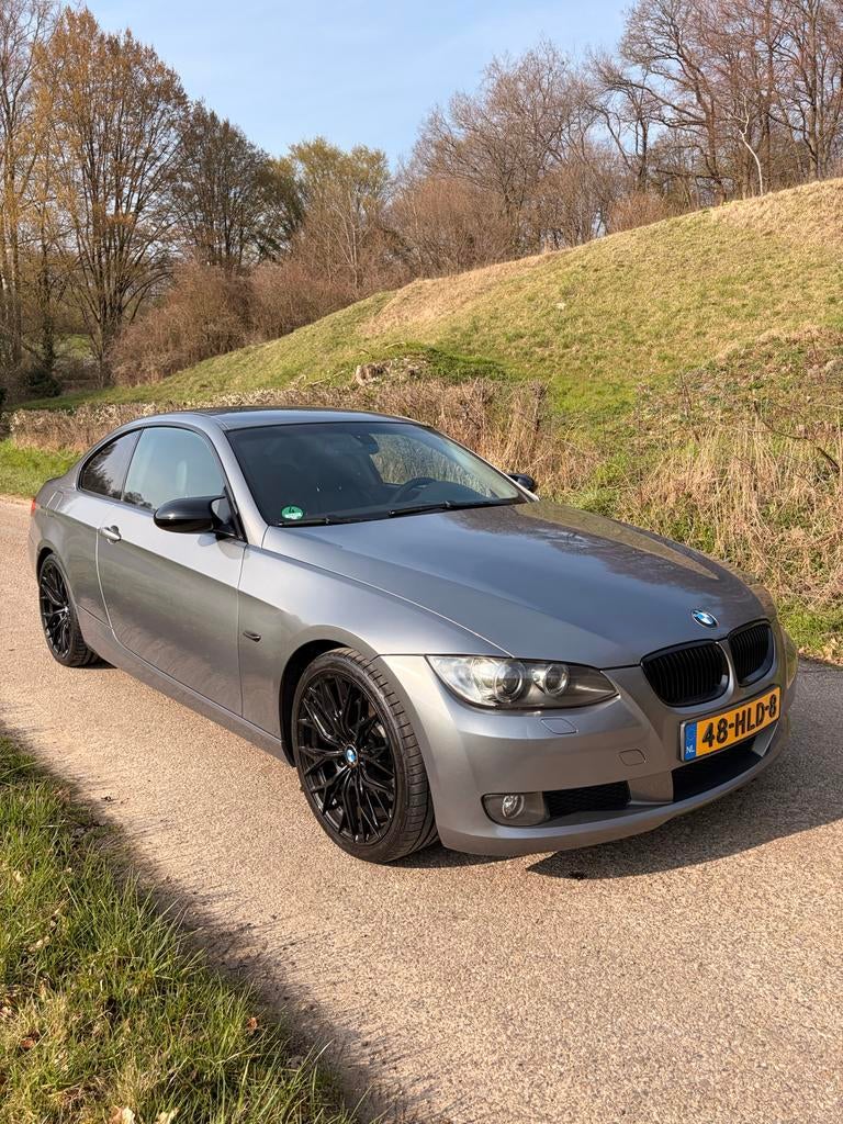 BMW 3-Serie E92 3.0L 272PK 2009, Auto's, Achterwielaandrijving, Zwart, 1350 kg, 4 stoelen