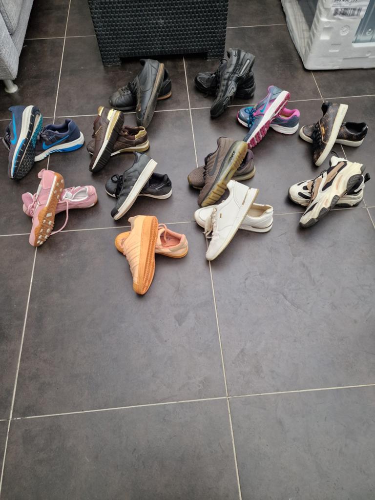 sport schoenen 12 paar nette staat, Ophalen of Verzenden, Zo goed als nieuw, Zwart, Sportschoenen