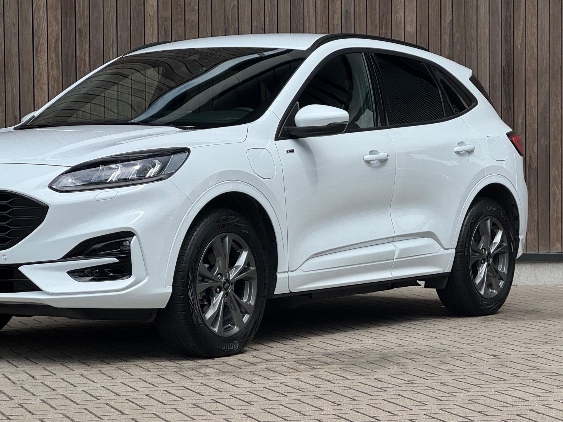 Ford Kuga 2.5 PHEV ST-Line / Winterpack / Cruise / 18'' /, Gebruikt, Zwart, 4 cilinders, Wit