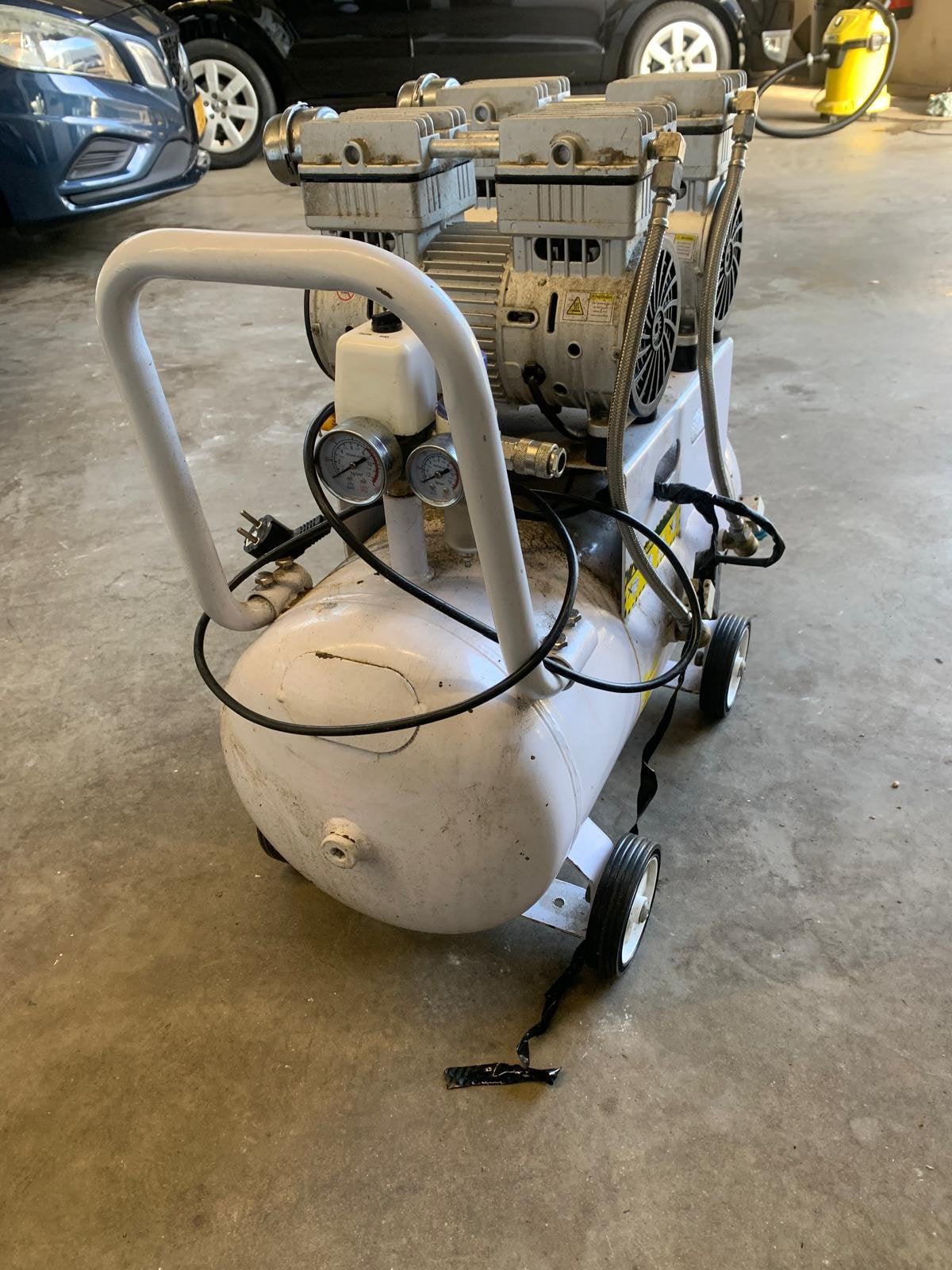 HBM compressor SW750A, Doe-het-zelf en Verbouw, 25 tot 100 liter, Ophalen, Gebruikt, Minder dan 200 liter/min