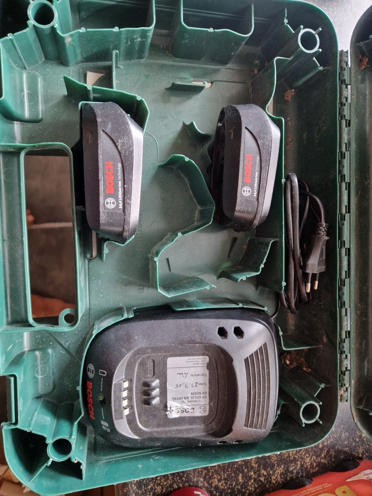 Bosch acculader met 2 accu's (14.4V Li-ion), Ophalen, Gebruikt, Overige typen, Bosch