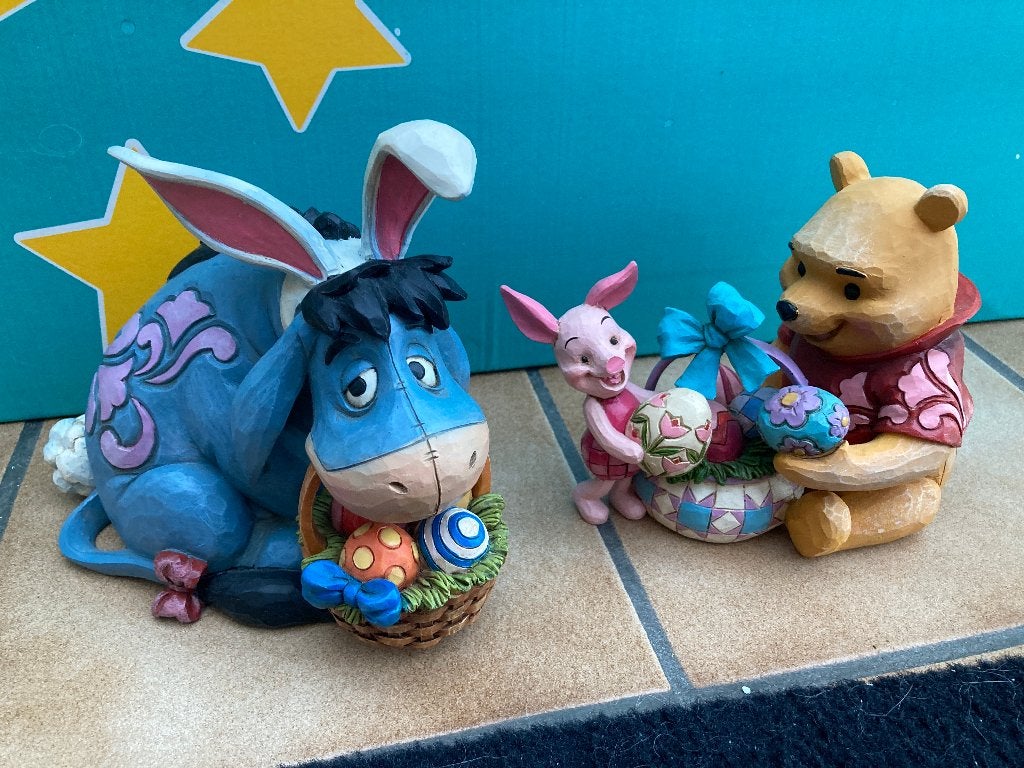 Nieuwe Disney Traditions Winnie & Piglet + Eeyore easter, Verzamelen, Disney, Ophalen of Verzenden, Winnie de Poeh of vrienden