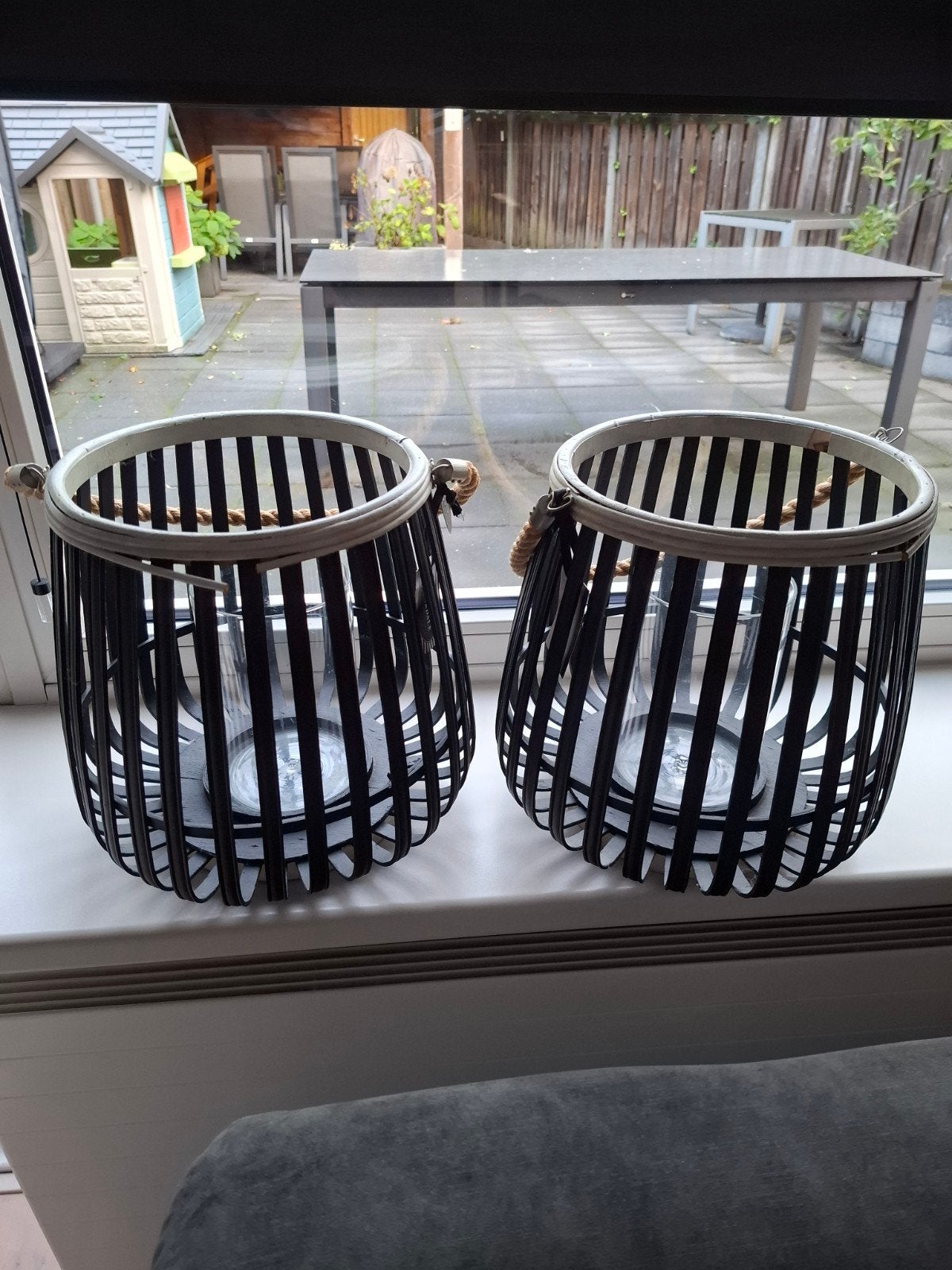 Riverdale Lantaarn Zwart/Naturel - Set van 2, Huis en Inrichting, Woonaccessoires | Kandelaars en Kaarsen, Ophalen, Riverdale