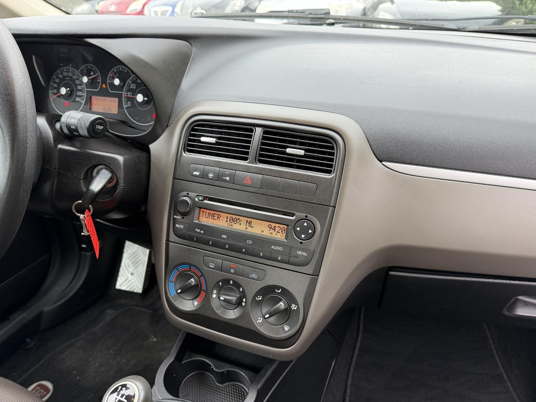 Foto 14 van Fiat Grande Punto 1.4 Dynamic | Airco | Cruise Control | Ele