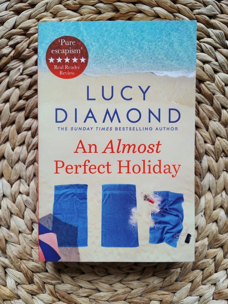 Lucy Diamond - An Almost Perfect Holiday, Boeken, Ophalen of Verzenden, Zo goed als nieuw