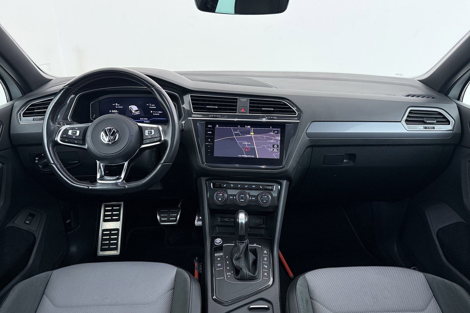 Volkswagen Tiguan 1.5 TSI ACT Highline R-line | Panoramadak, Stof, 4 cilinders, Wit, Origineel Nederlands