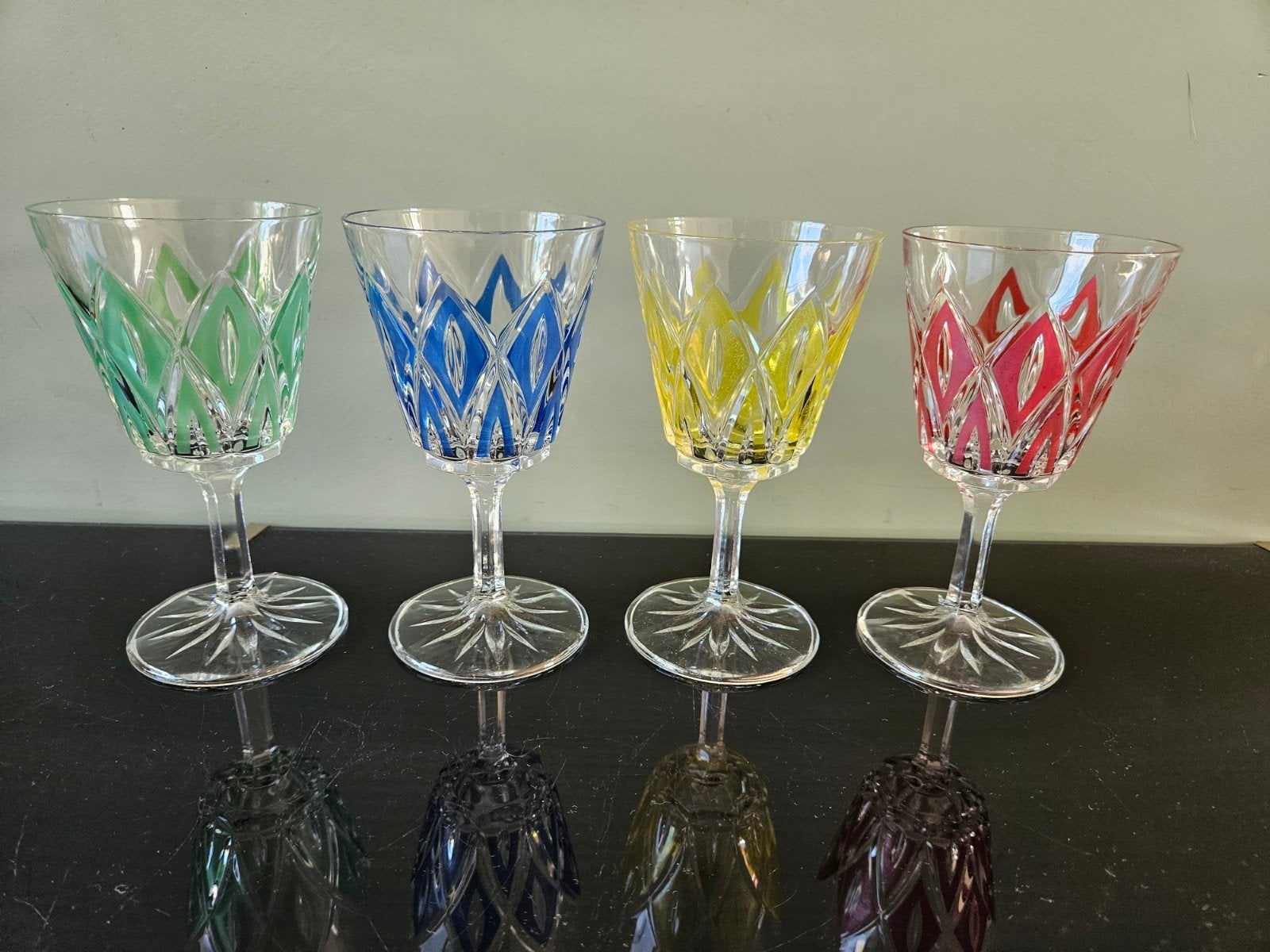 Set van 4 gekleurde wijnglazen, Harlequin, VMC Reims, Ophalen of Verzenden