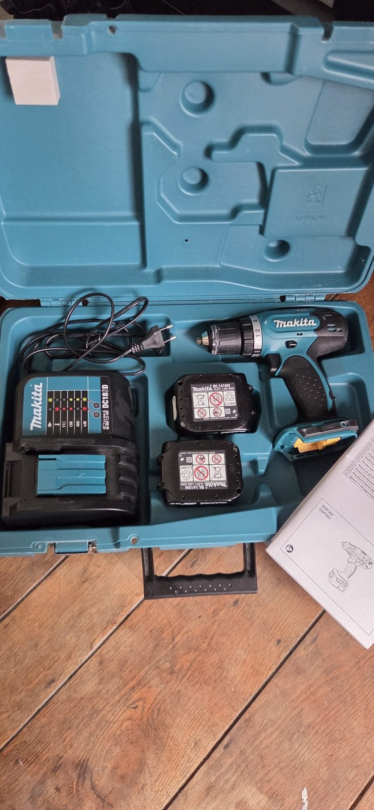 Makita Boor- en Schroefmachine 14.4V – 2 accu’s+lader+koffer, Ophalen, Zo goed als nieuw, Minder dan 400 watt, Boor- en Schroefmachine