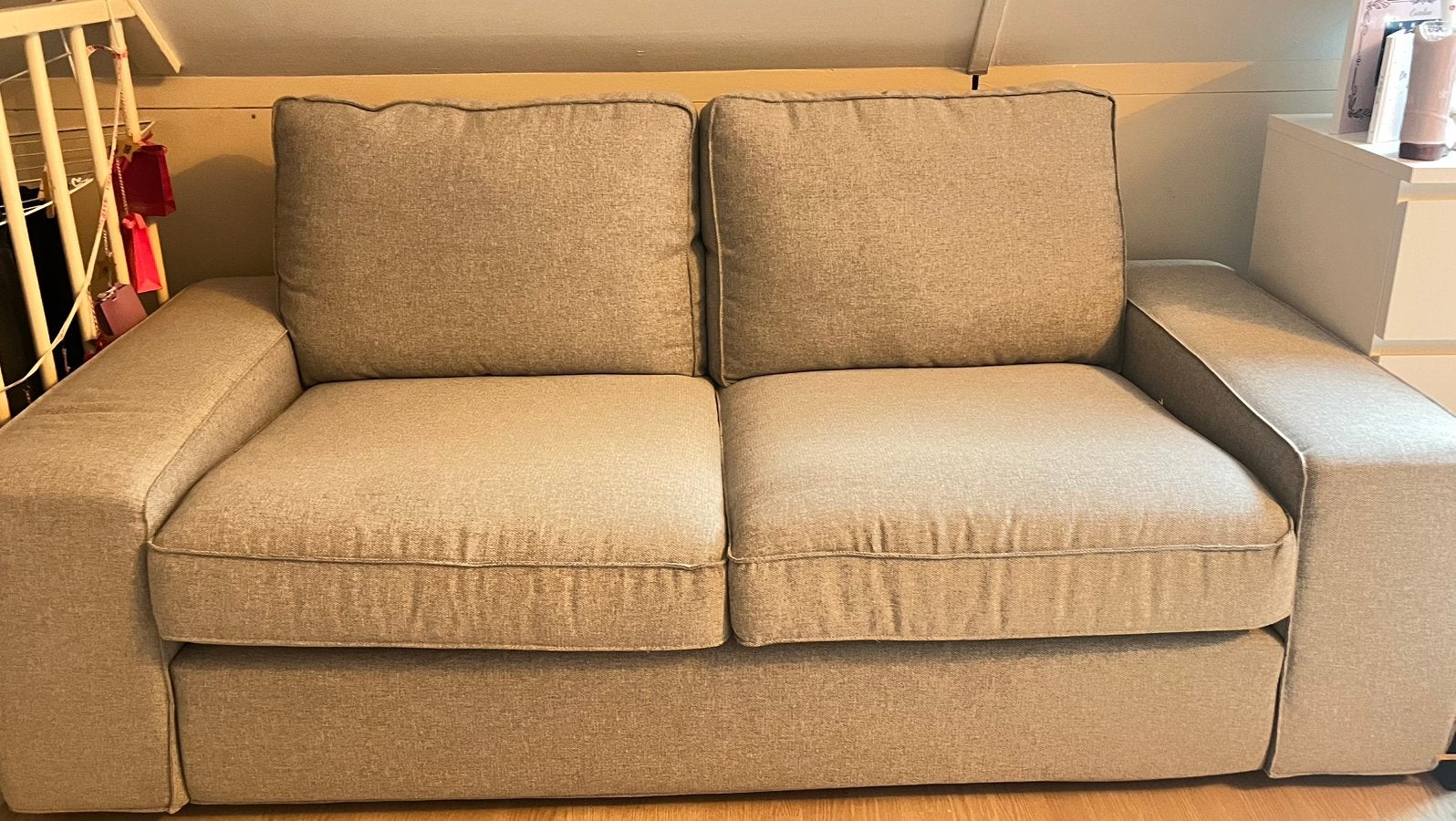 kivik 2 zits bank beige grijs, Ophalen, Tweepersoons, 75 tot 100 cm, Zo goed als nieuw
