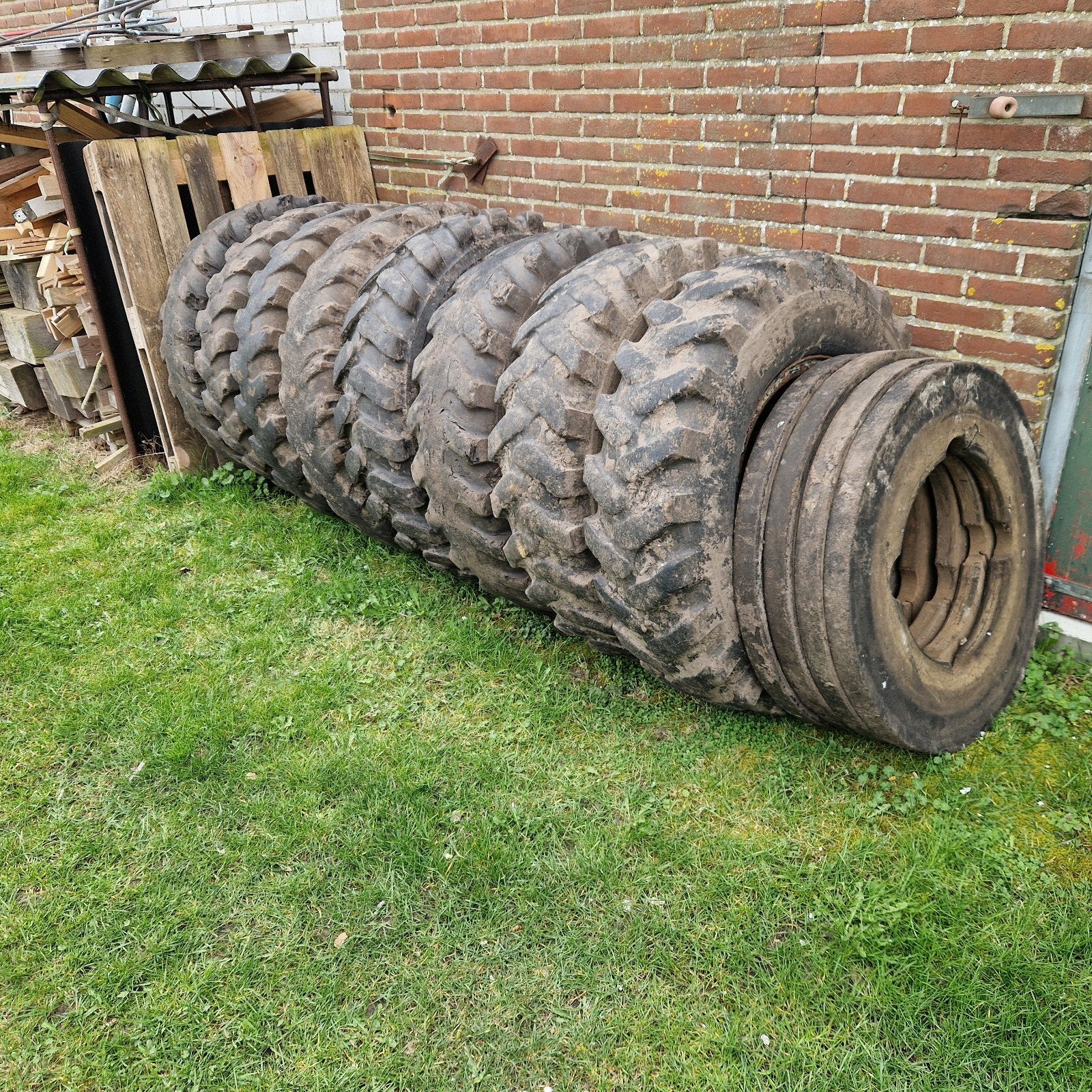 Graafmachine banden op velg 10.00-20, Zakelijke goederen, Agrarisch | Onderdelen | Banden, Velgen en Assen, Ophalen