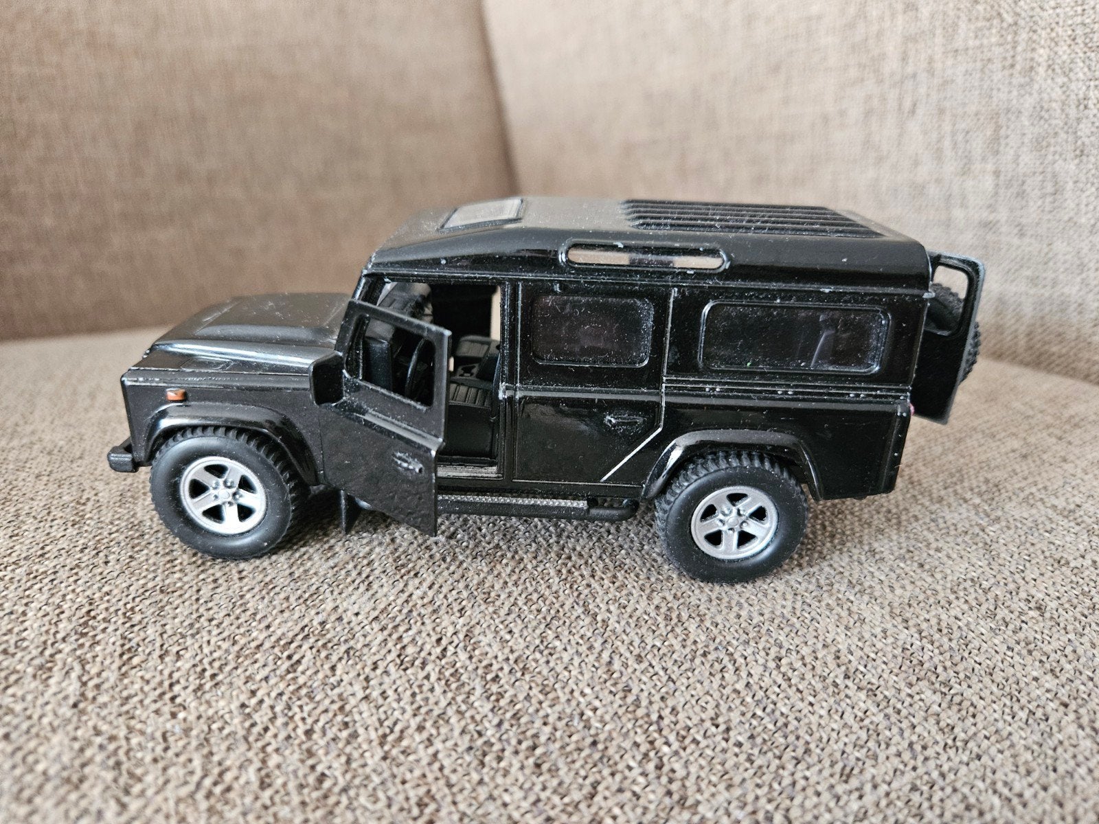 Land Rover Defender schaalmodel - Zwart, Ophalen of Verzenden, Gebruikt, Auto, Overige merken