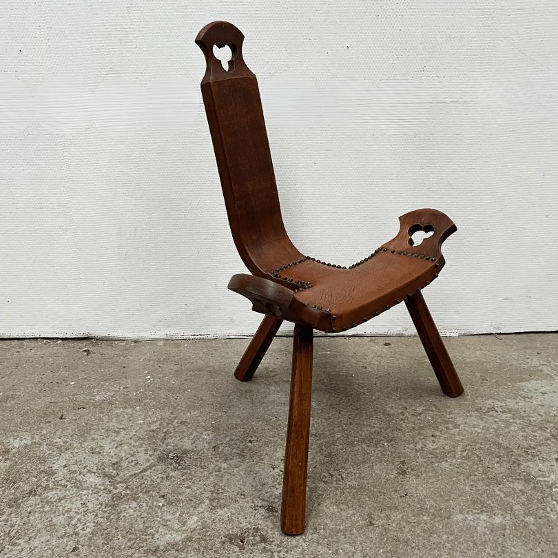 Vintage Spaans driepoot krukje hout-leer handwerk, Onbekend, Ophalen of Verzenden, Zo goed als nieuw, Onbekend