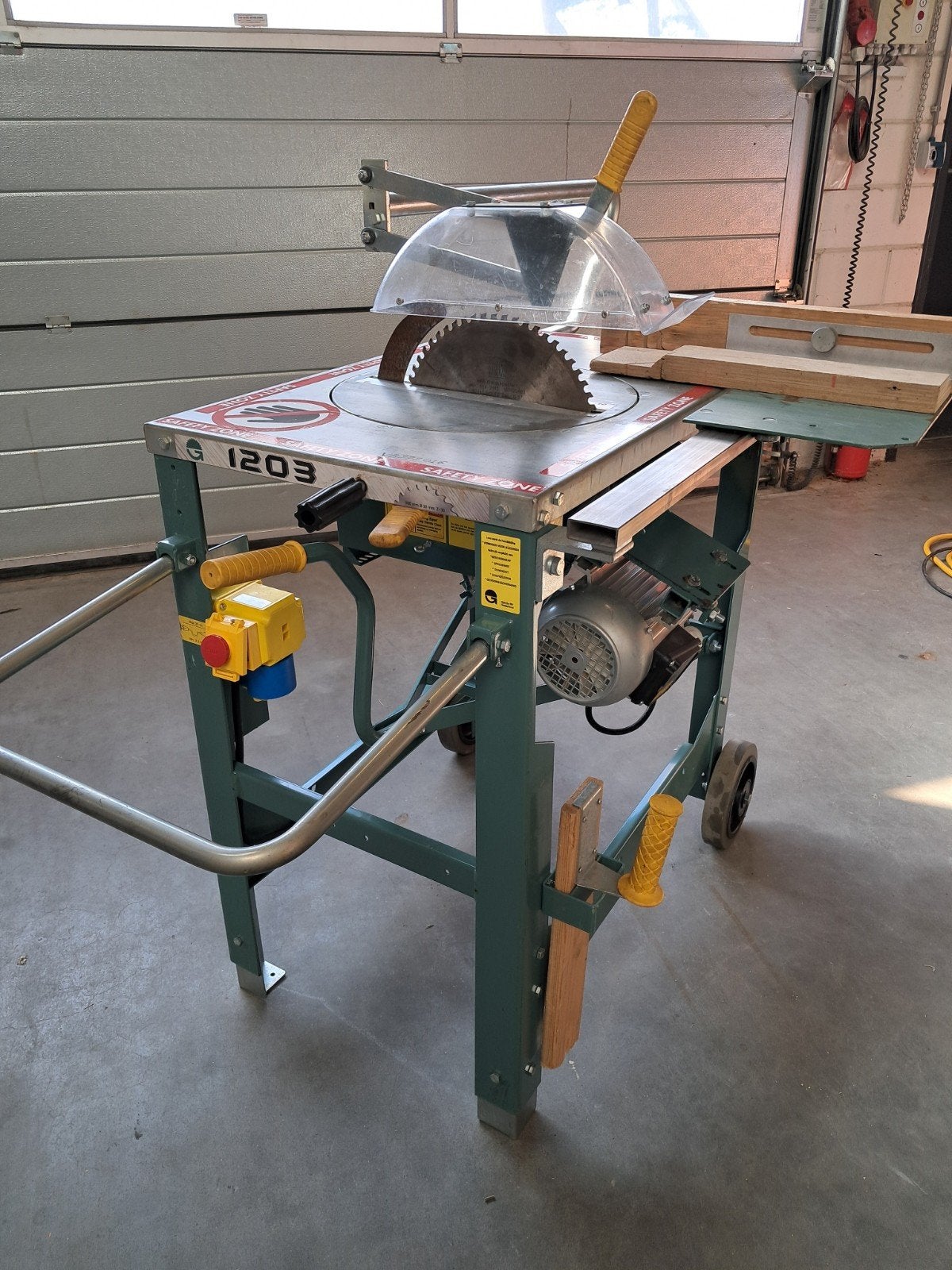 Gjerde 1203 zaagmachine bouwzaag 230v  Nieuwstaat, Ophalen, Zo goed als nieuw