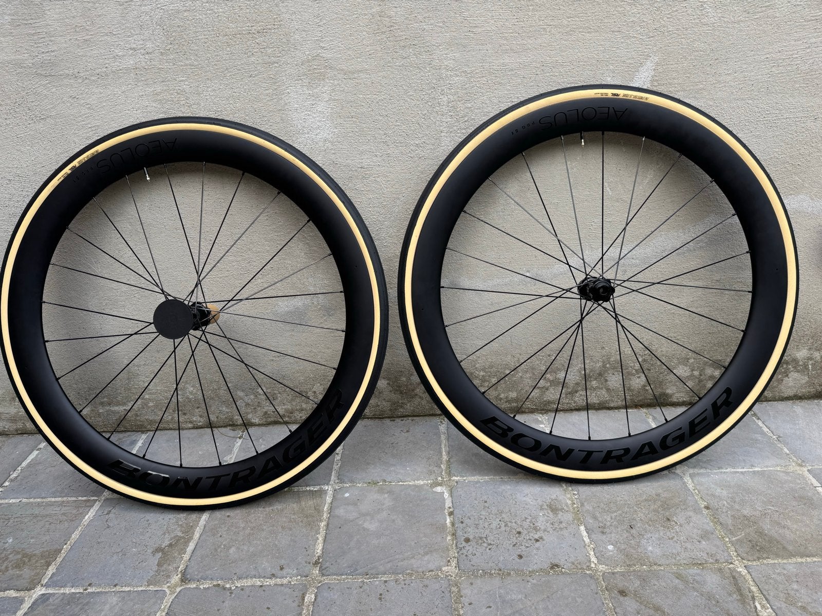 Nieuwe Bontrager Aeolus Pro 51 TLR carbon wielset + banden, Ophalen, Nieuw