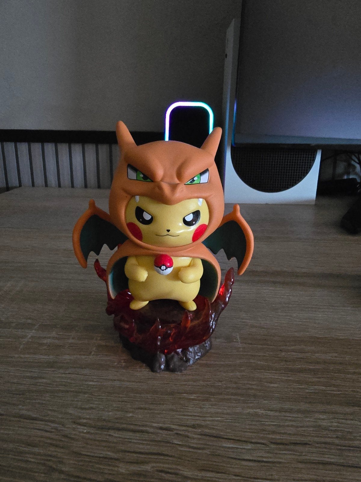 Pikachu in Charizard kostuum figuur - Pokémon, Ophalen of Verzenden, Zo goed als nieuw