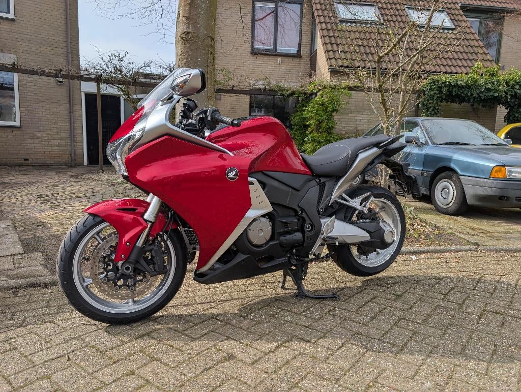 Honda VFR 1200F DCT (2011) – 45.268 km – Sportieve toermotor, Motoren, Sportuitlaat, 4 cilinders, Motorrijbewijs A, Gebruikt