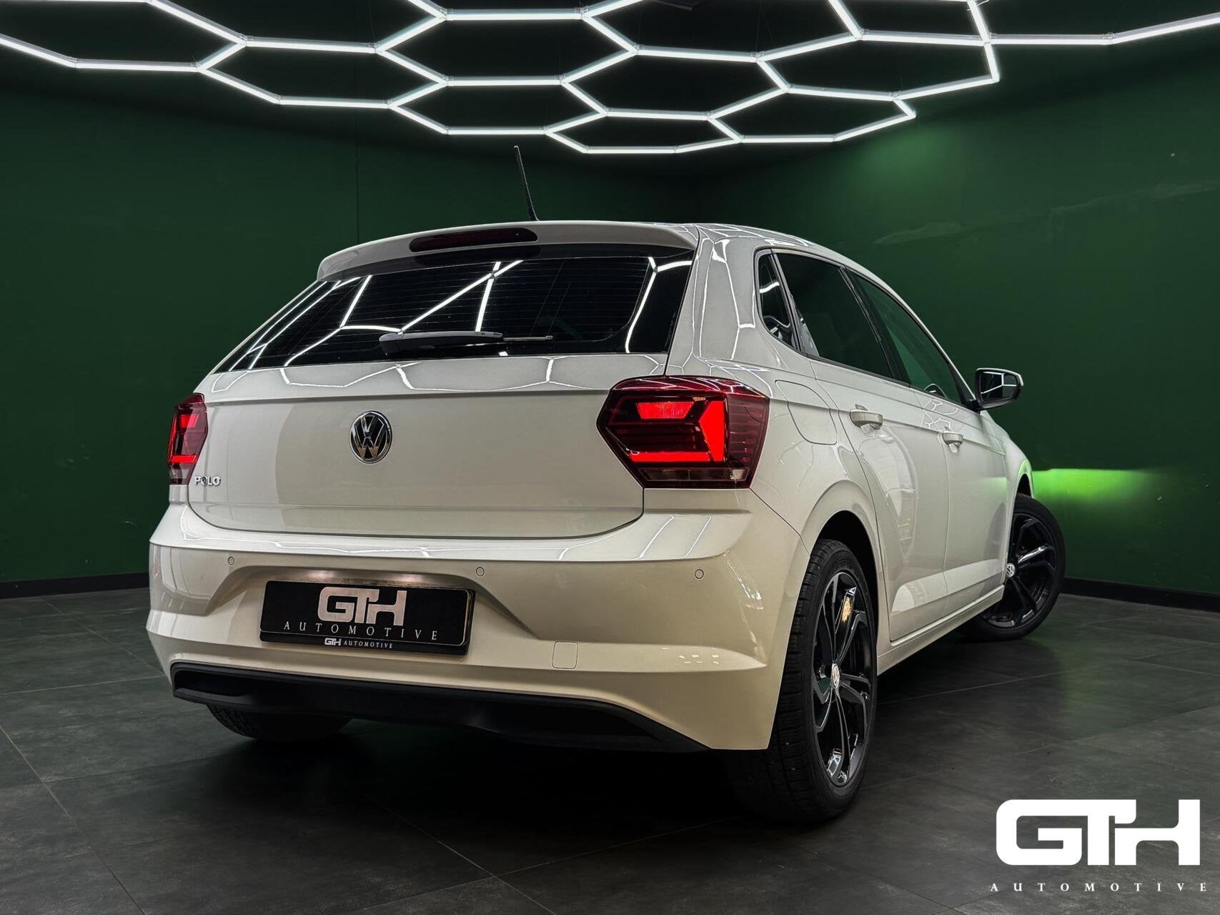 Volkswagen Polo 1.0 TSI Automaat Carplay | Led | Sensoren, Auto's, Stof, 95 pk, Bedrijf, 1080 kg