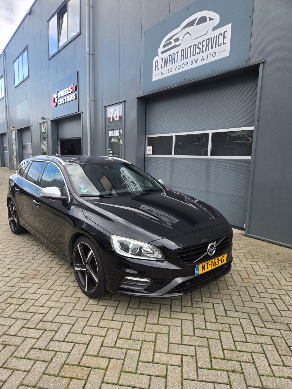 Volvo V60 152pk autom, leder/alcantara, open dak, Auto's, 1498 cc, 4 cilinders, Zwart, 152 pk