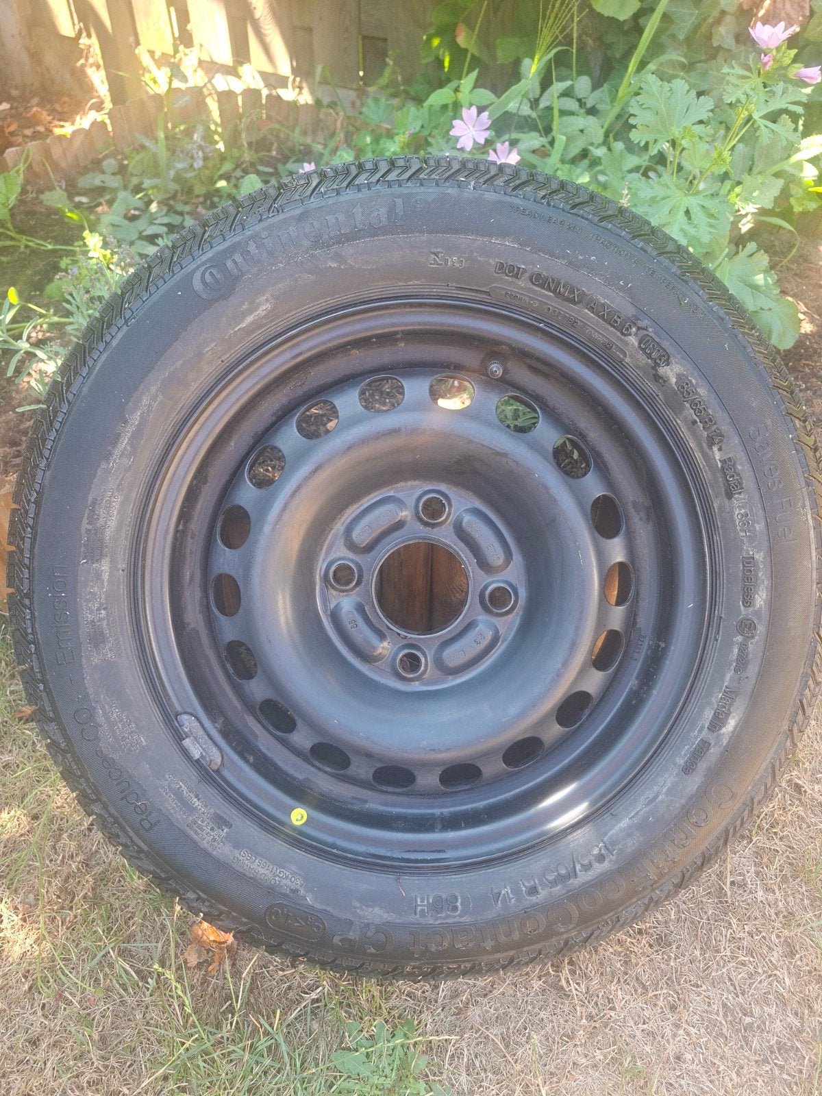 Continental zomerband 185/65 R14 incl. metalen velg, Ophalen, Zo goed als nieuw