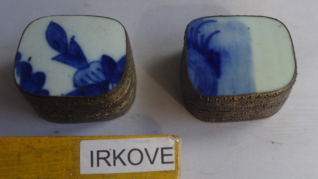 CHINESE ZILVEREN DOOSJES * Met Porselein *, Antiek en Kunst, Verzenden, Overige typen, Handgemaakt, China