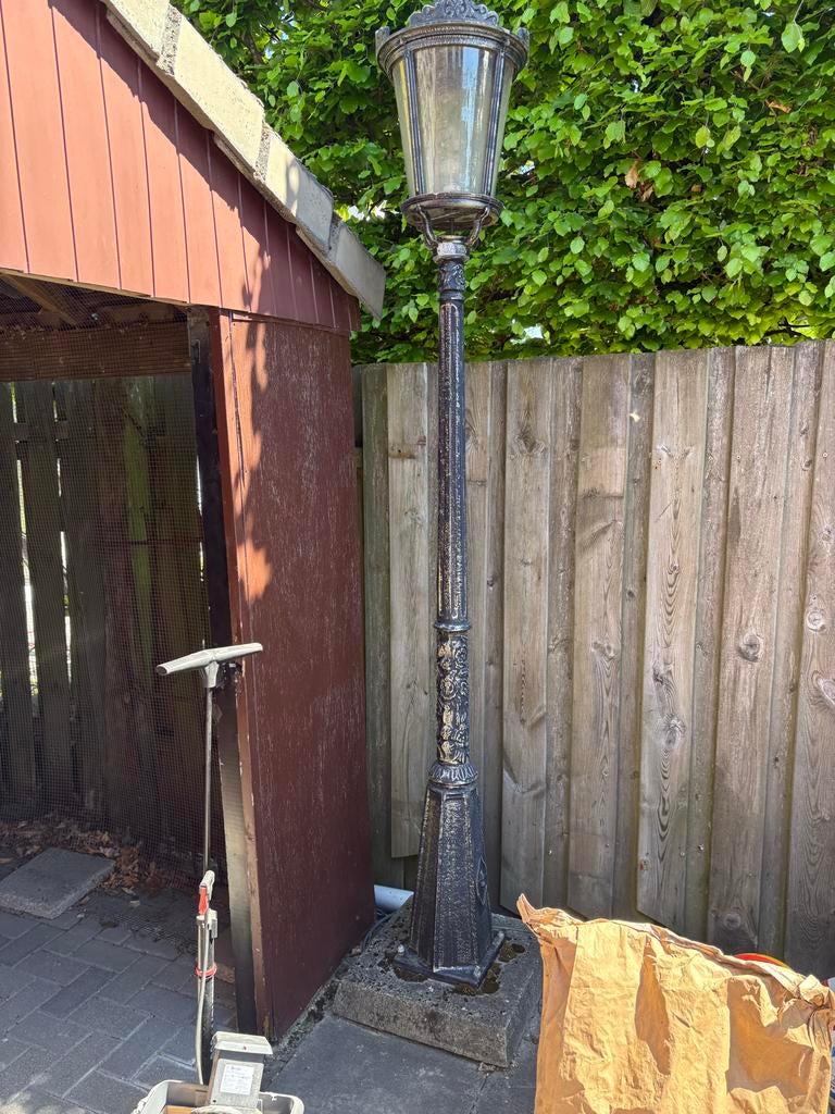 buitenlantaarn op betonnen voet - buitenlamp/ lantaarn, Ophalen, Gebruikt, IJzer, Staande lamp