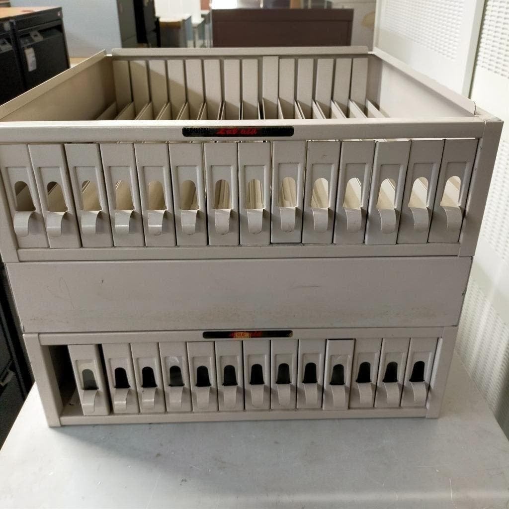 Vintage ladekast met 27 klein laadjes voor opslag dia`s of l, Ophalen, Minder dan 50 cm, Gebruikt, 5 laden of meer