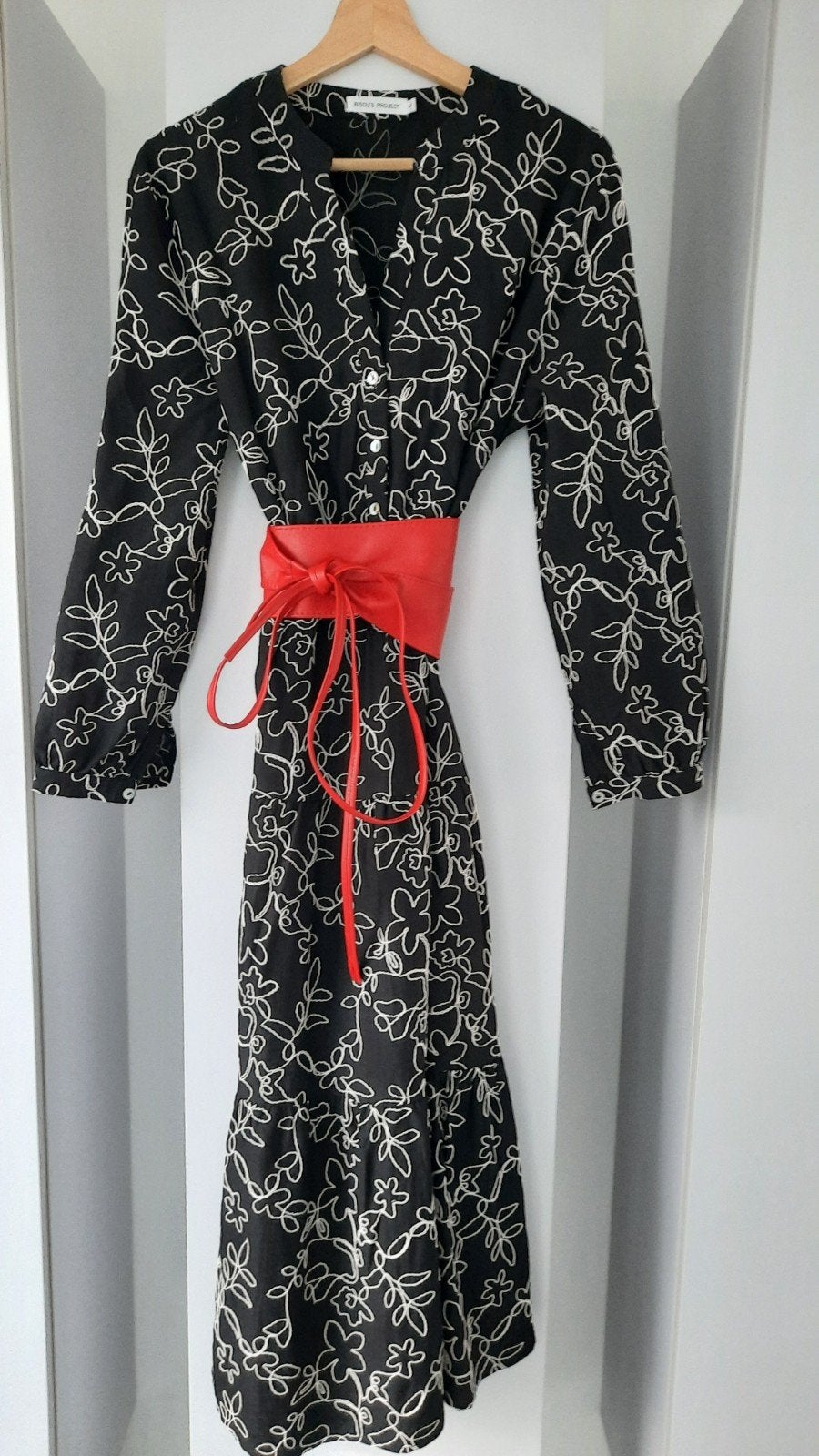 Lange zwarte jurk met witte stiksels - Bisou's project - Mt, Zwart, Bisou's project, Maat 42/44 (L), Ophalen of Verzenden