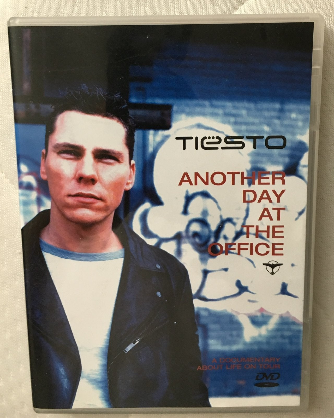 DVD TIËSTO - Another Day At The Office ( 2003 NL ), Gebruikt, Verzenden, Nederlands, Alle leeftijden