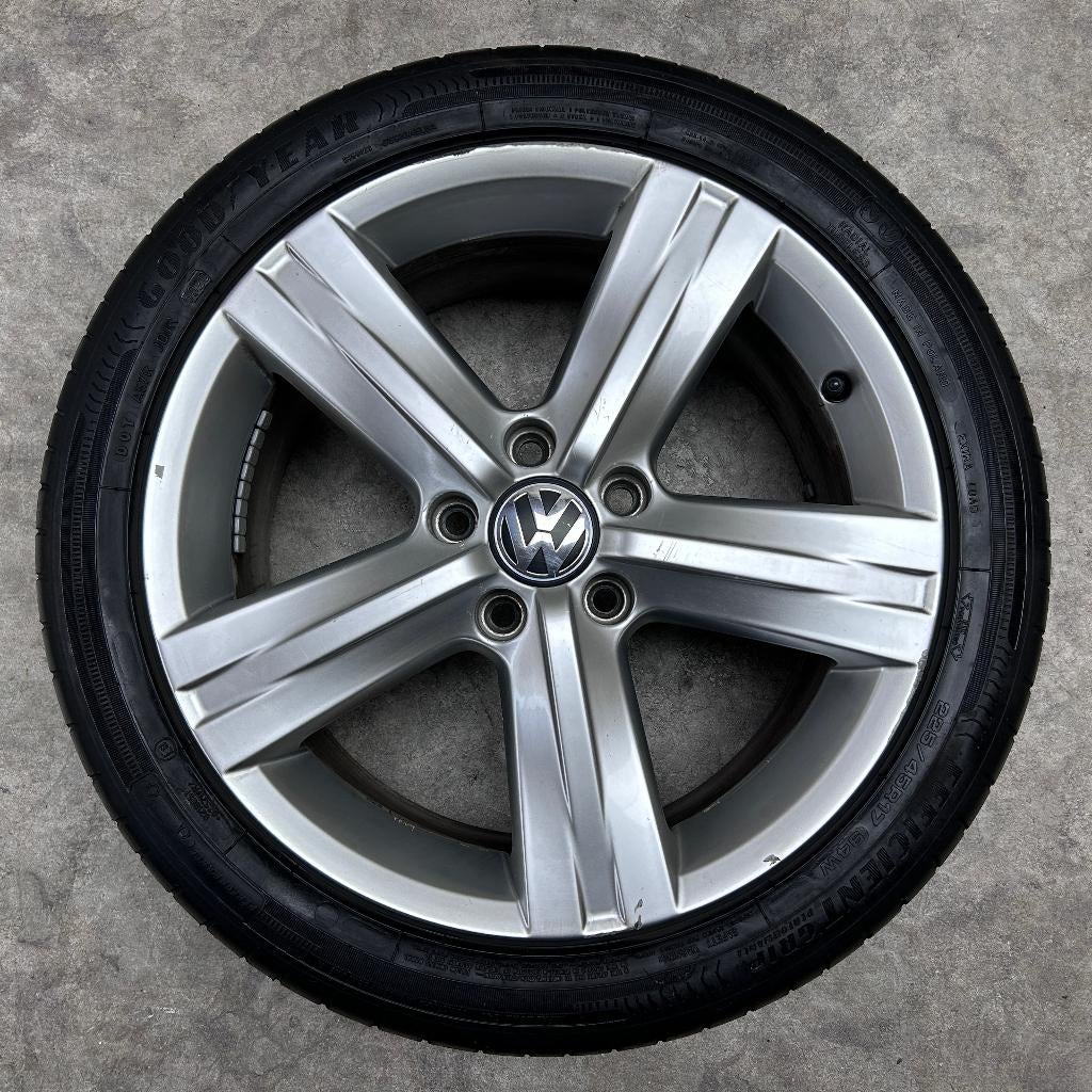 17 inch originele velgen + zomerbanden VW Golf Caddy Passat, Gebruikt, Banden en Velgen, 17 inch, Ophalen of Verzenden