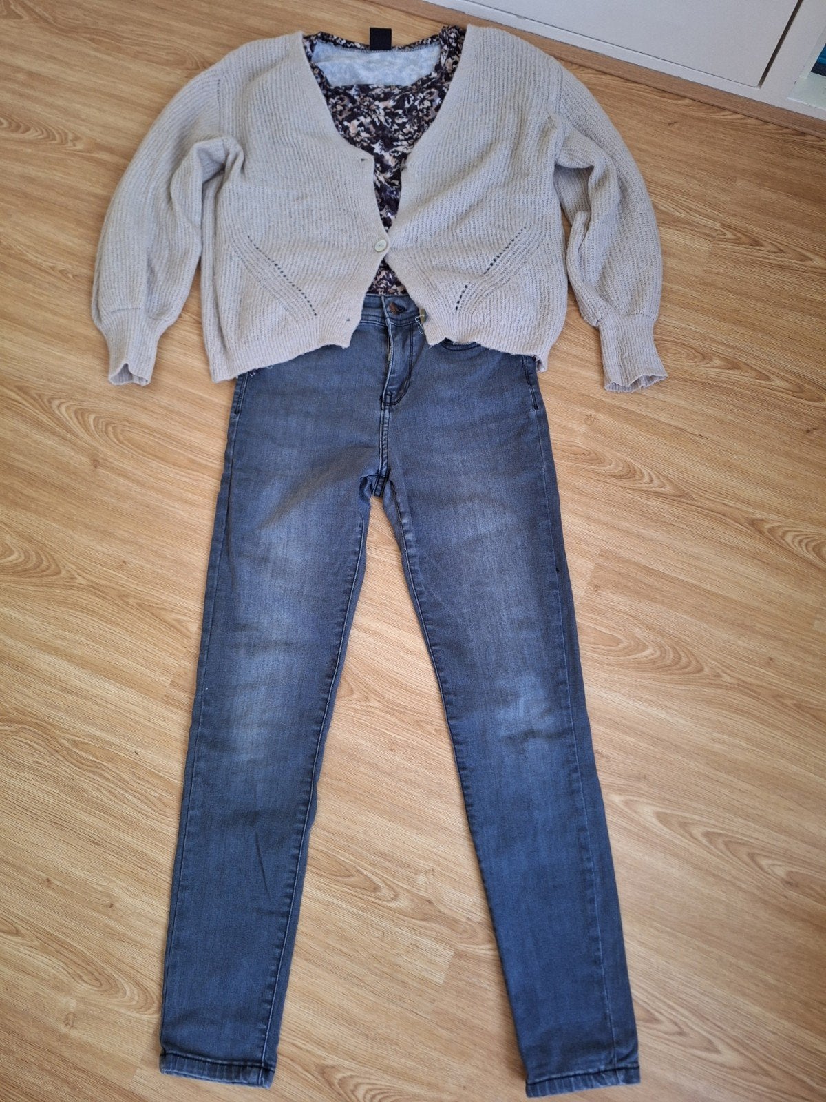 Grijze jeans in goede staat mt 29, Kleding | Dames, Ophalen of Verzenden, W28 - W29 (confectie 36), Il Dolce, Grijs