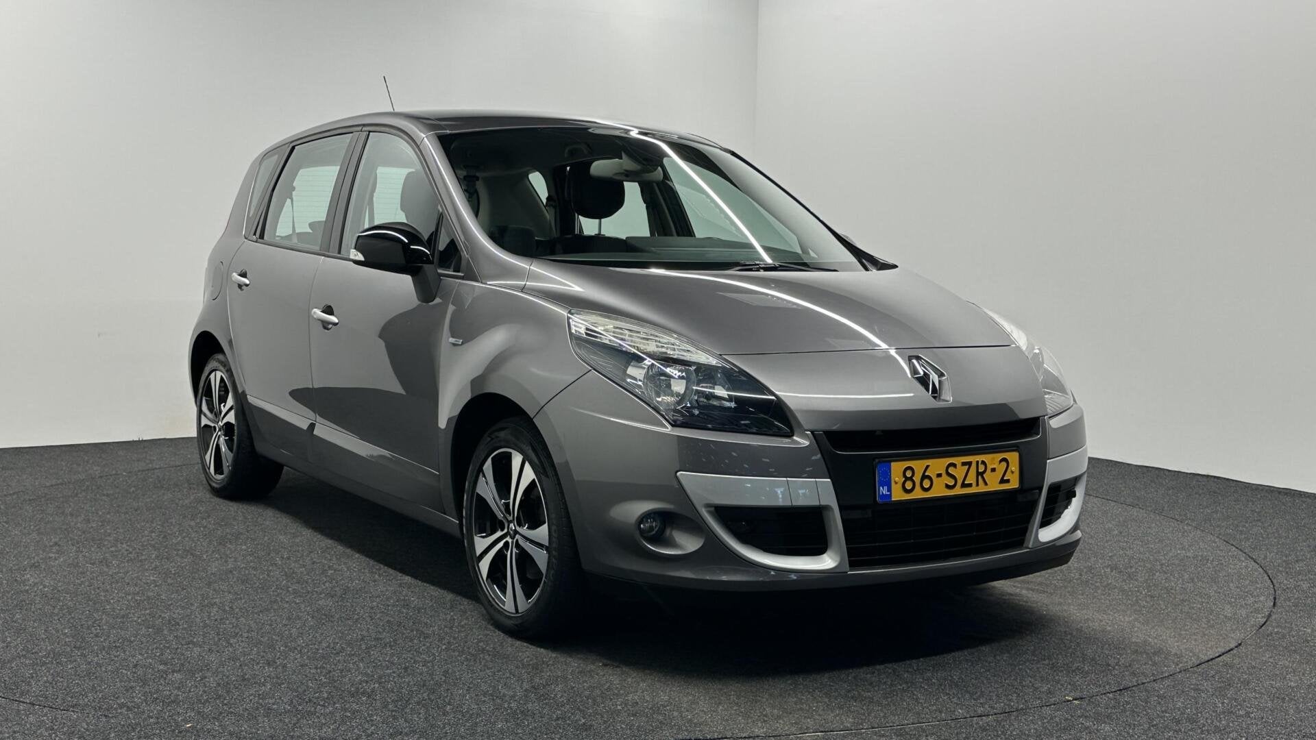 Renault Scenic 1.4 TCe Bose CAMERA TREKHAAK NAVI CRUISE ECC, Voorwielaandrijving, Euro 5, Gebruikt, 4 cilinders