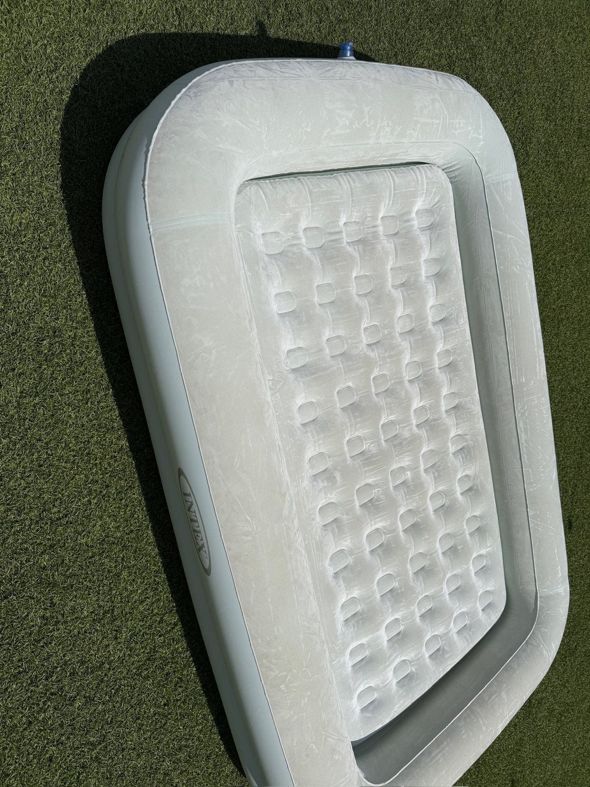 Intex Kinderluchtbed met opblaasbare randen en matras, Caravans en Kamperen, Ophalen of Verzenden, Zo goed als nieuw, 1-persoons