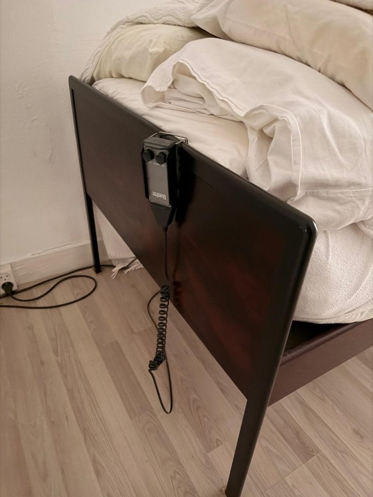 Eenpersoons electrisch Auping bed, Ophalen, 90 cm, Eenpersoons, Bruin