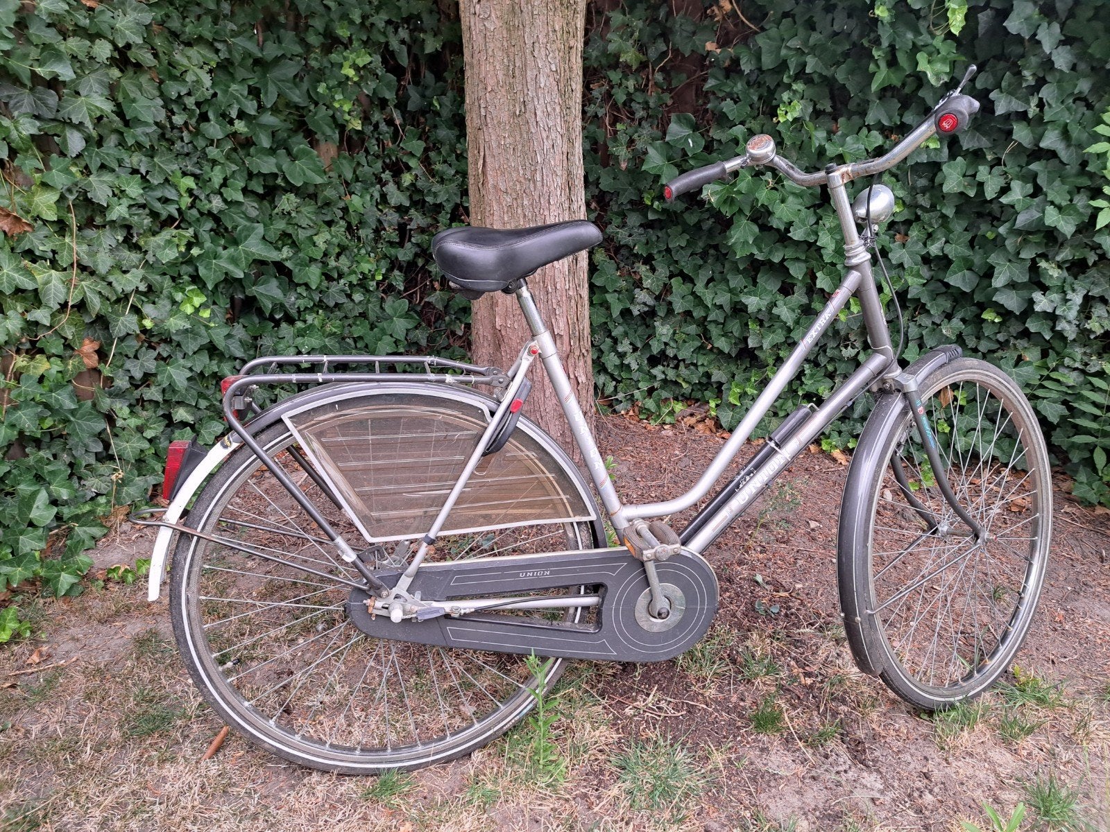 Union extra damesfiets

De fiets is bereidtbaar alleen de ve, Terugtraprem, Versnellingen, Ophalen, Overige merken