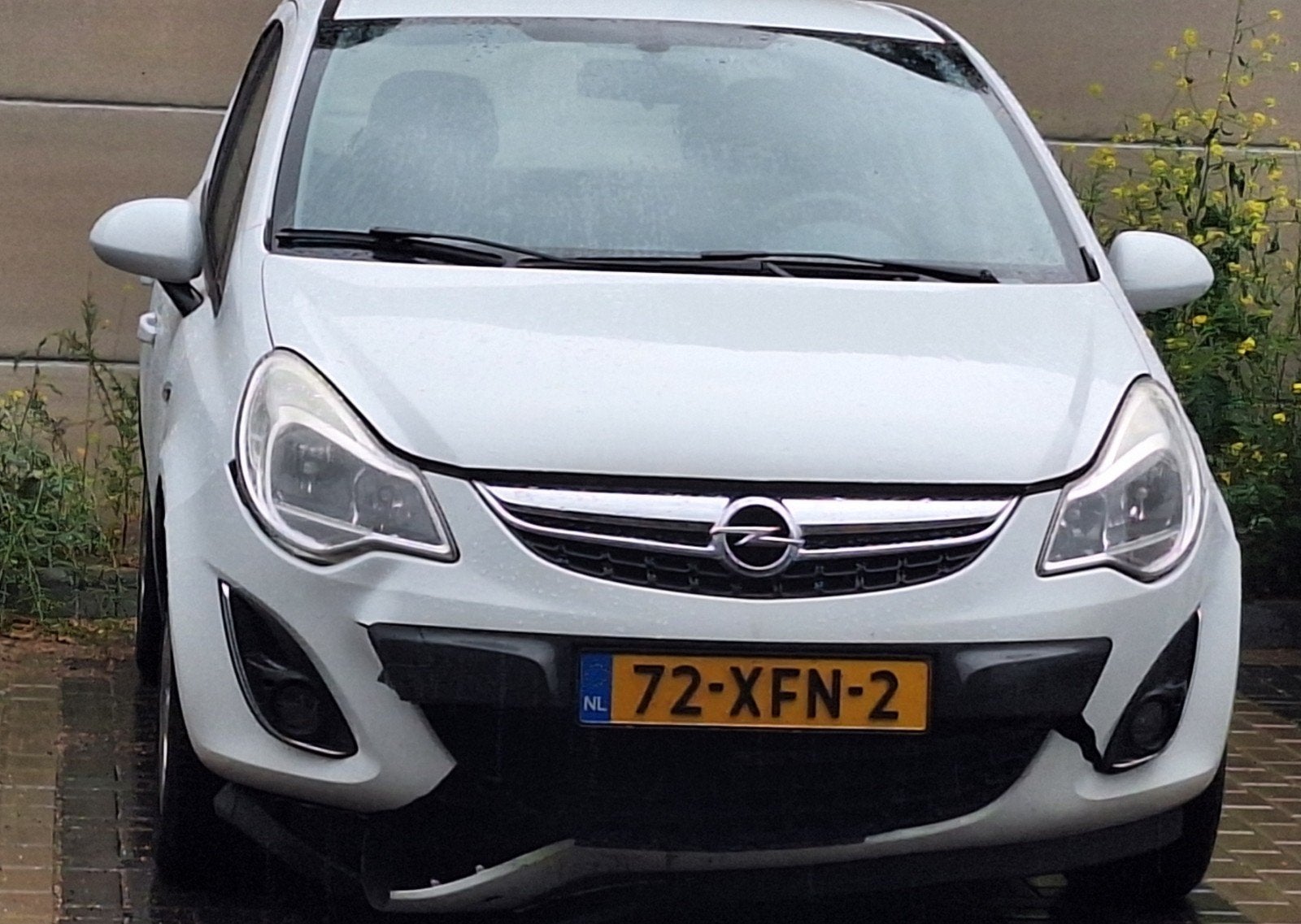 Opel Corsa 1.2 16V Bouwjaar 2012 MET SCHADE AAN VOORBUMPER, Auto's, Opel, 1063 kg, 4 cilinders, Origineel Nederlands, Handgeschakeld