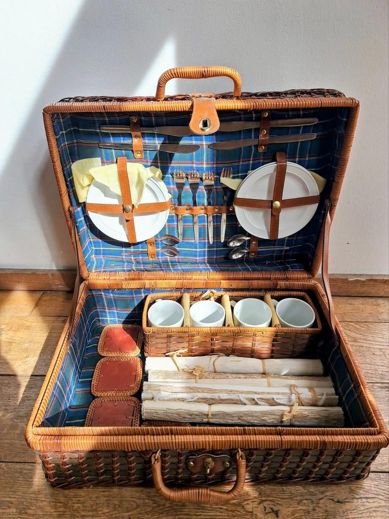 Vintage picknickset voor 4 personen - goede staat, Ophalen