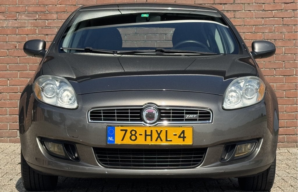 Fiat Bravo 1.4 T-JET DYNAMIC | NL-AUTO! | TREKHAAK!, Auto's, Fiat, Gebruikt, 4 cilinders, Bruin, Origineel Nederlands