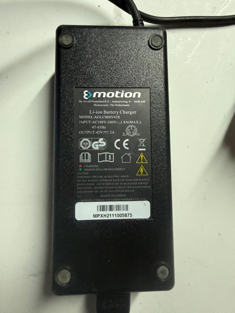 Defecte e-bike accu sparta en lader (E-motion), Ophalen of Verzenden, Gebruikt