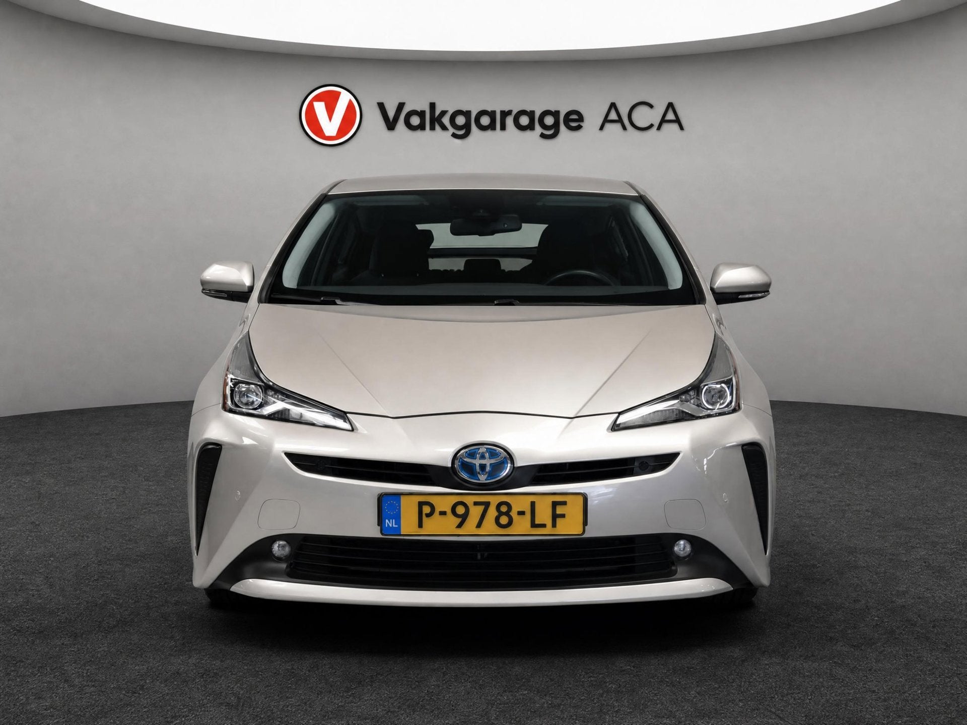 Toyota Prius 1.8 Dynamic // NAVI // CAMERA // ADAPTIVE CRUIS, Stof, 98 pk, Hybride Elektrisch/Benzine, Stoelverwarming