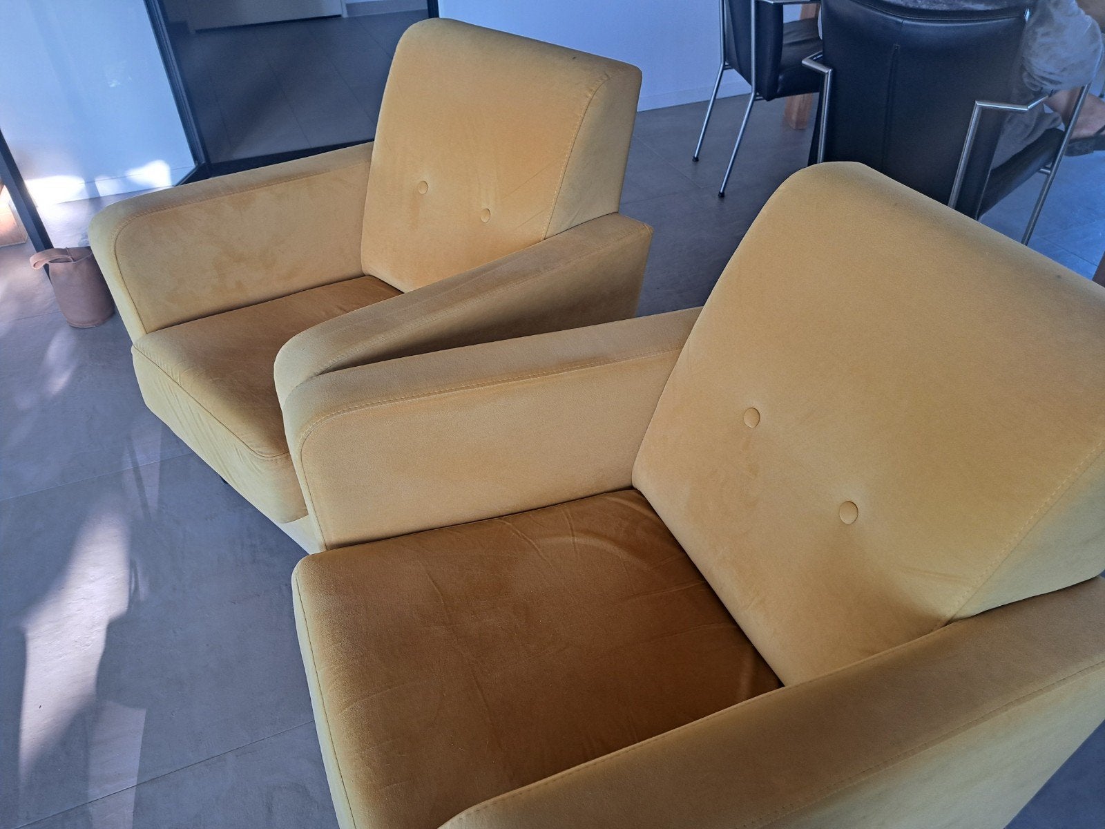 Set van 2 fluwelen fauteuils - Okergeel, Huis en Inrichting, Fauteuils, Modern, Comfortabel, 75 tot 100 cm, Ophalen of Verzenden
