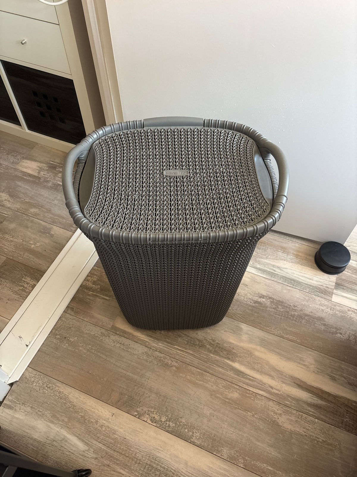 Grijze wasmand met deksel, Ophalen, Kunststof, Zo goed als nieuw, Modern