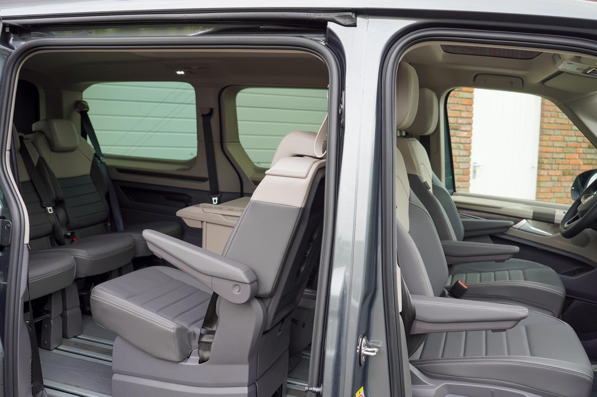 Volkswagen Multivan 1.5 e-hybrid Style L2 4-Motion LEDER - D, Auto's, Volkswagen, 82 pk, 1600 kg, Zilver of Grijs, Multivan