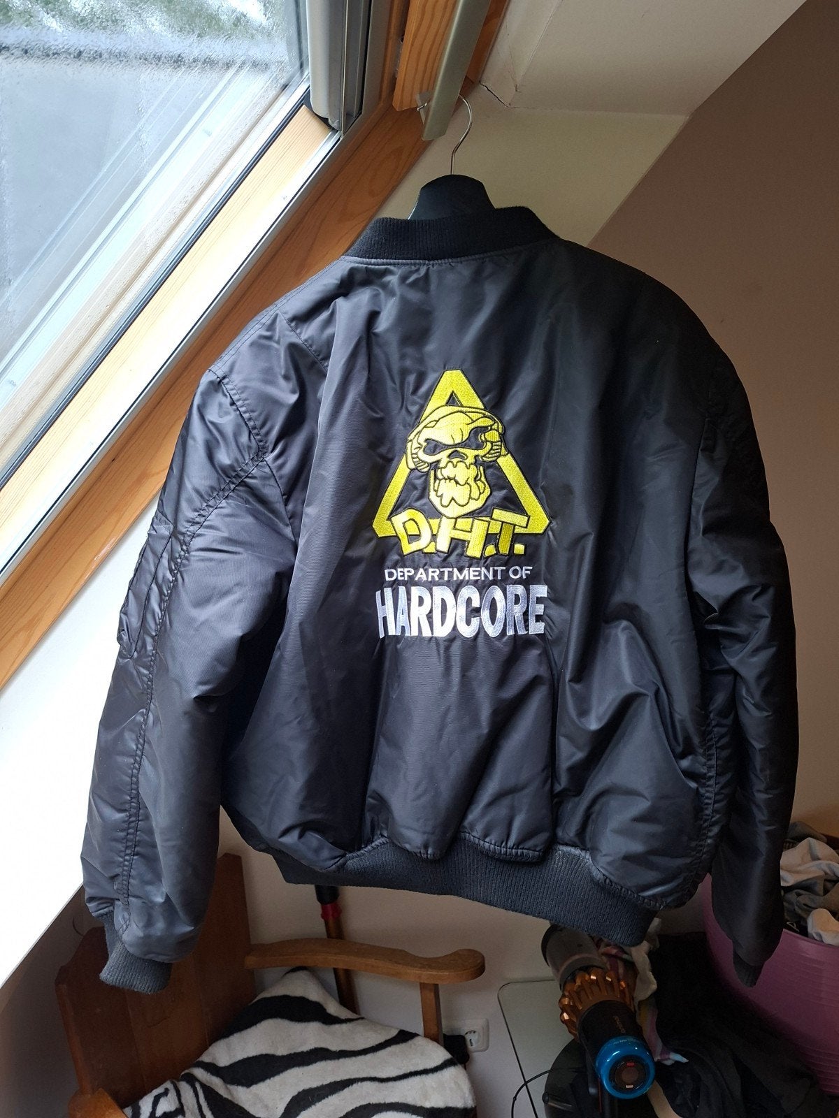 DHT Department of Hardcore 1997 Bomber, Maat 48/50 (M), Zwart, Ophalen of Verzenden, Gedragen