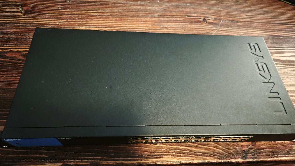 Linksys LGS124P - PoE Network Switch - 1000 Mbps - 24Poorten, Verzenden, Gebruikt