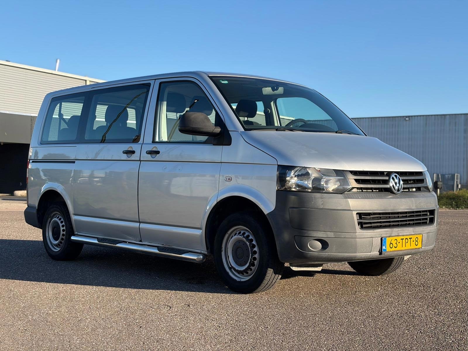 Volkswagen Transporter Kombi 2.0 TDI L1H1 BM Trendline Basel, Auto's, Voorwielaandrijving, Euro 5, Gebruikt, 8 stoelen