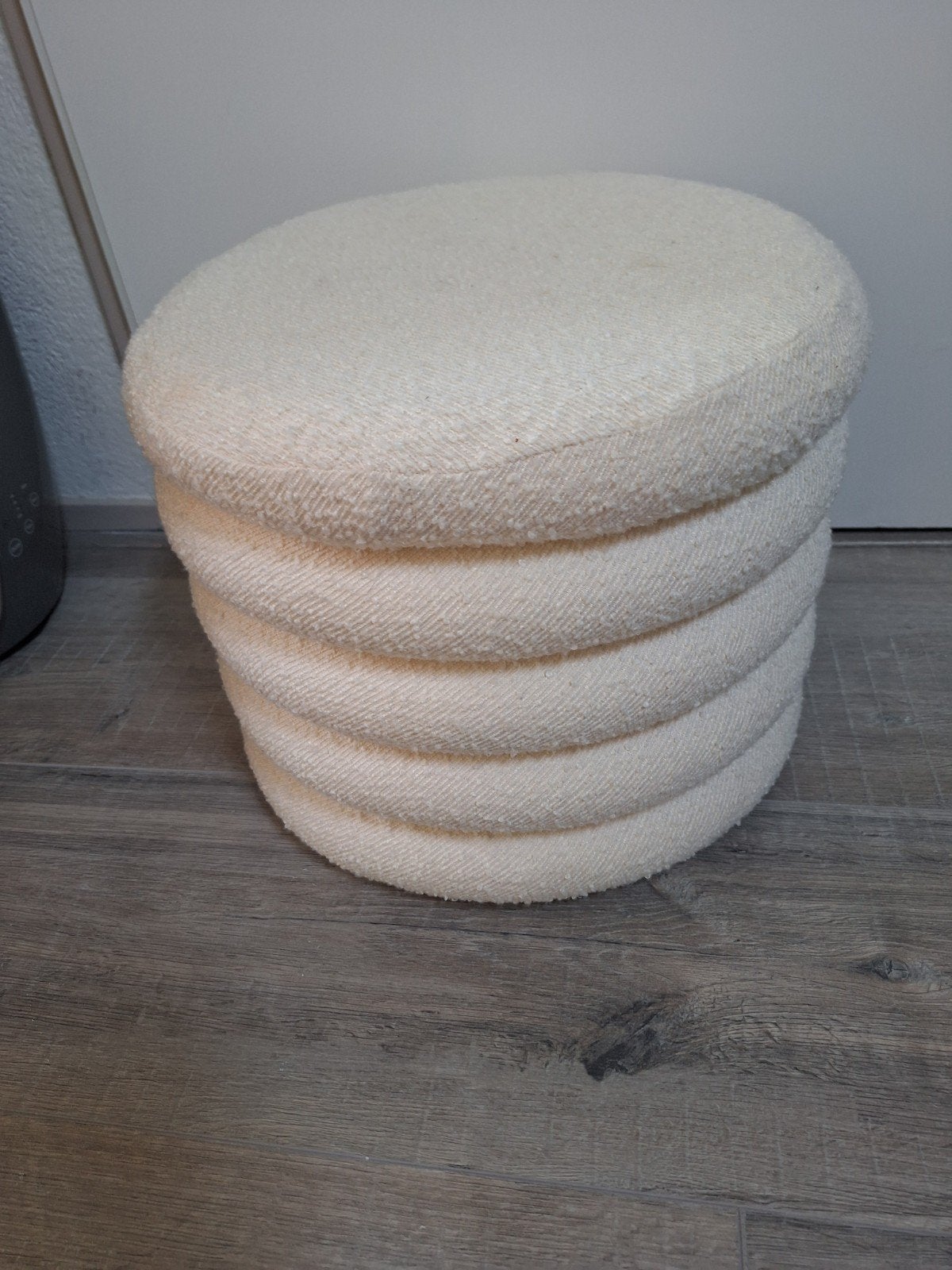 Crèmekleurige poef met opbergruimte, Ophalen, Minder dan 50 cm, Gebruikt, Modern, Scandinavisch