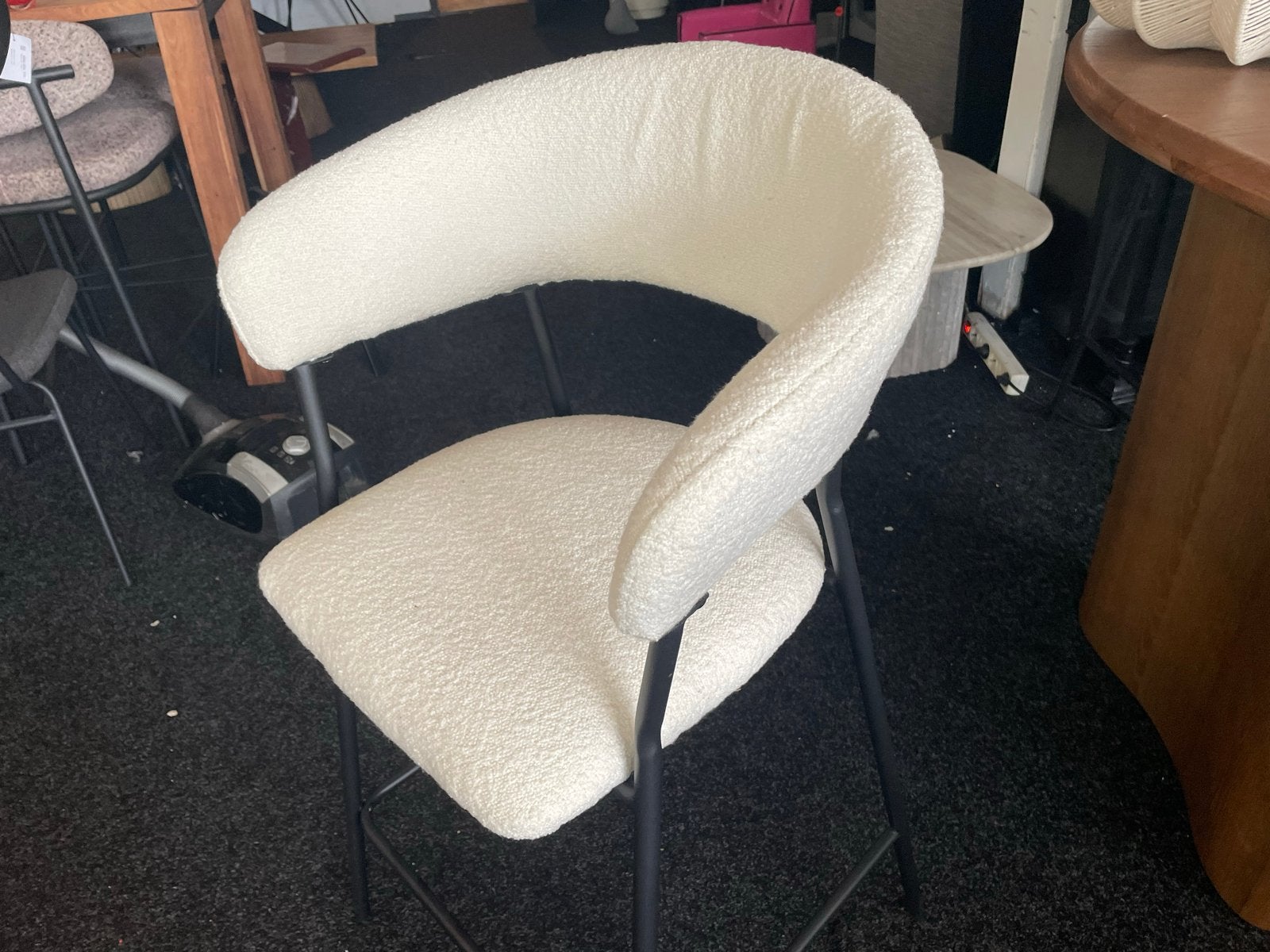 4 Nieuwe Witte Bouclé Barkrukken, Ophalen, 60 tot 90 cm, Nieuw, X