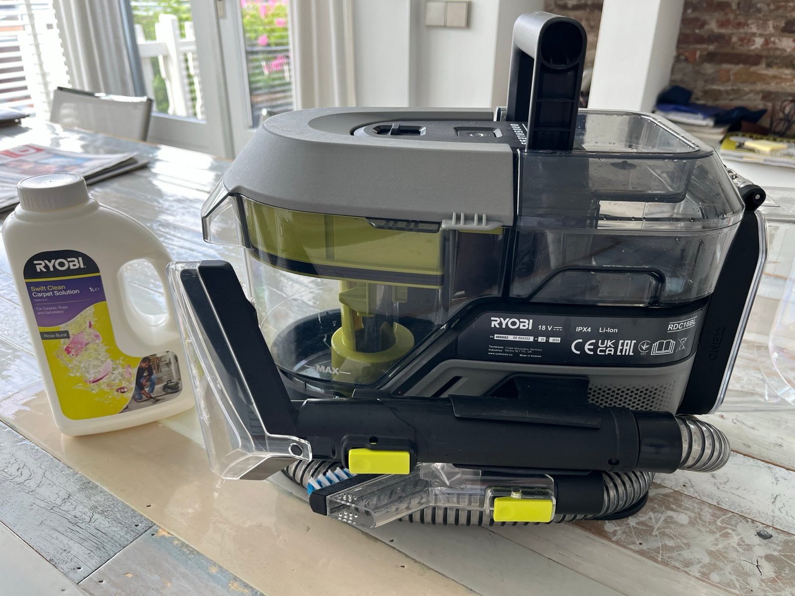 Ryobi SwiftClean Vlekkenreiniger - Nieuwstaat, Overige merken, Draadloos, Ophalen of Verzenden, Zo goed als nieuw