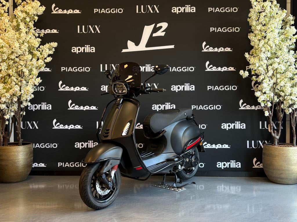 Vespa Sprint | Mat Zwart | Brom | 2021 | 9751 km, Gebruikt, Overige modellen, ., Maximaal 45 km/u
