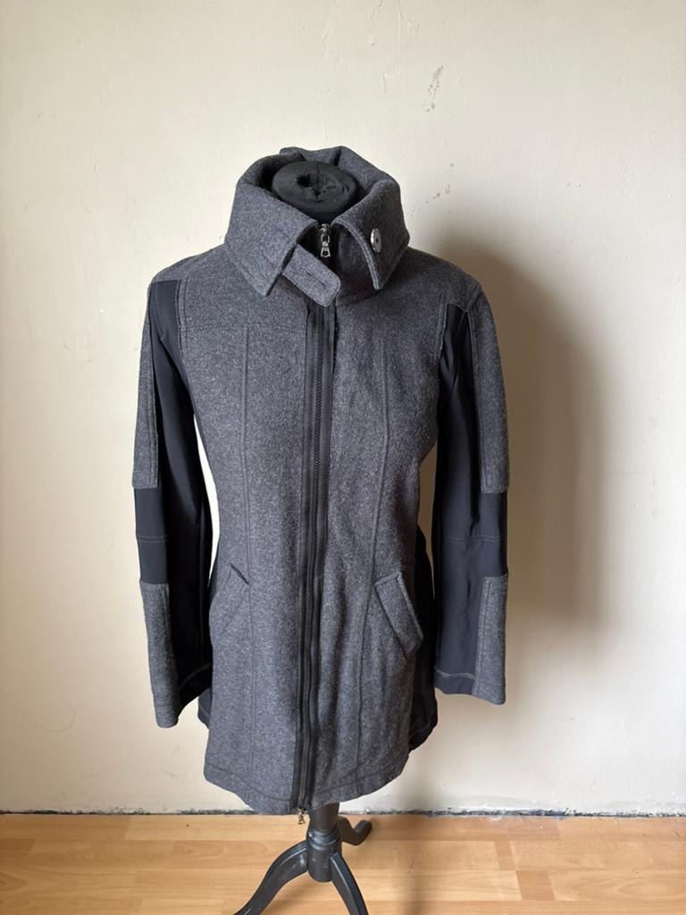 Marccain mooie grijze 100% wollen jas mt 38 ZGAN, Kleding | Dames, Ophalen of Verzenden, Zo goed als nieuw, Maat 38/40 (M), Grijs
